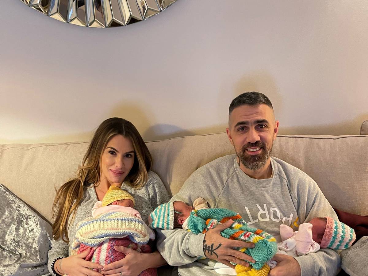 Knapp zwei Wochen nach der Geburt zeigt sich Rapper Bushido auf einem ersten Familienfoto mit Ehefrau Anna-Maria Ferchichi und ihren neugeborenen Drillings-Mädchen.