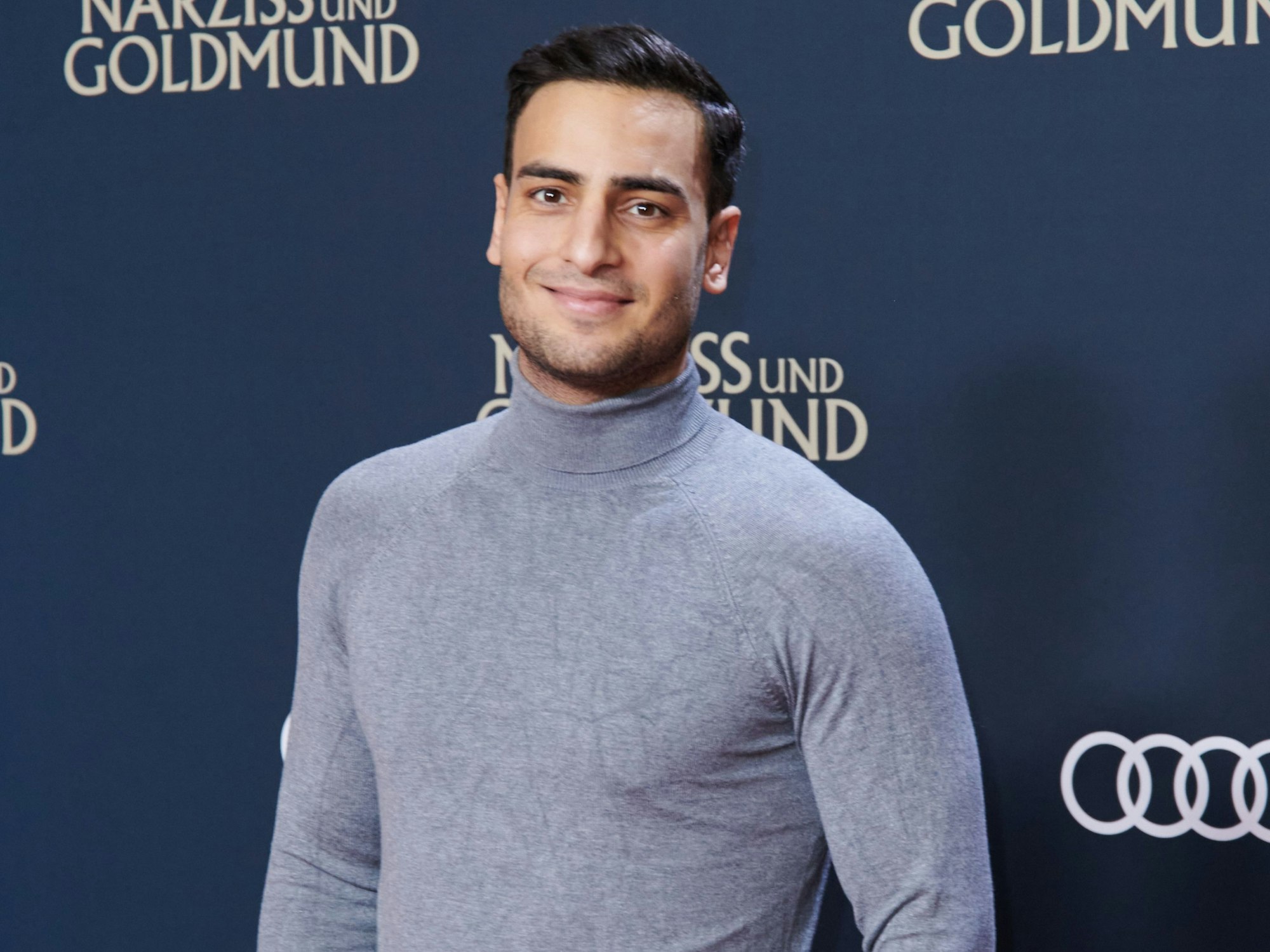 Schauspieler Timur Ülker kommt zur Weltpremiere von dem Film „Narziss und Goldmund“ in den Zoo Palast.