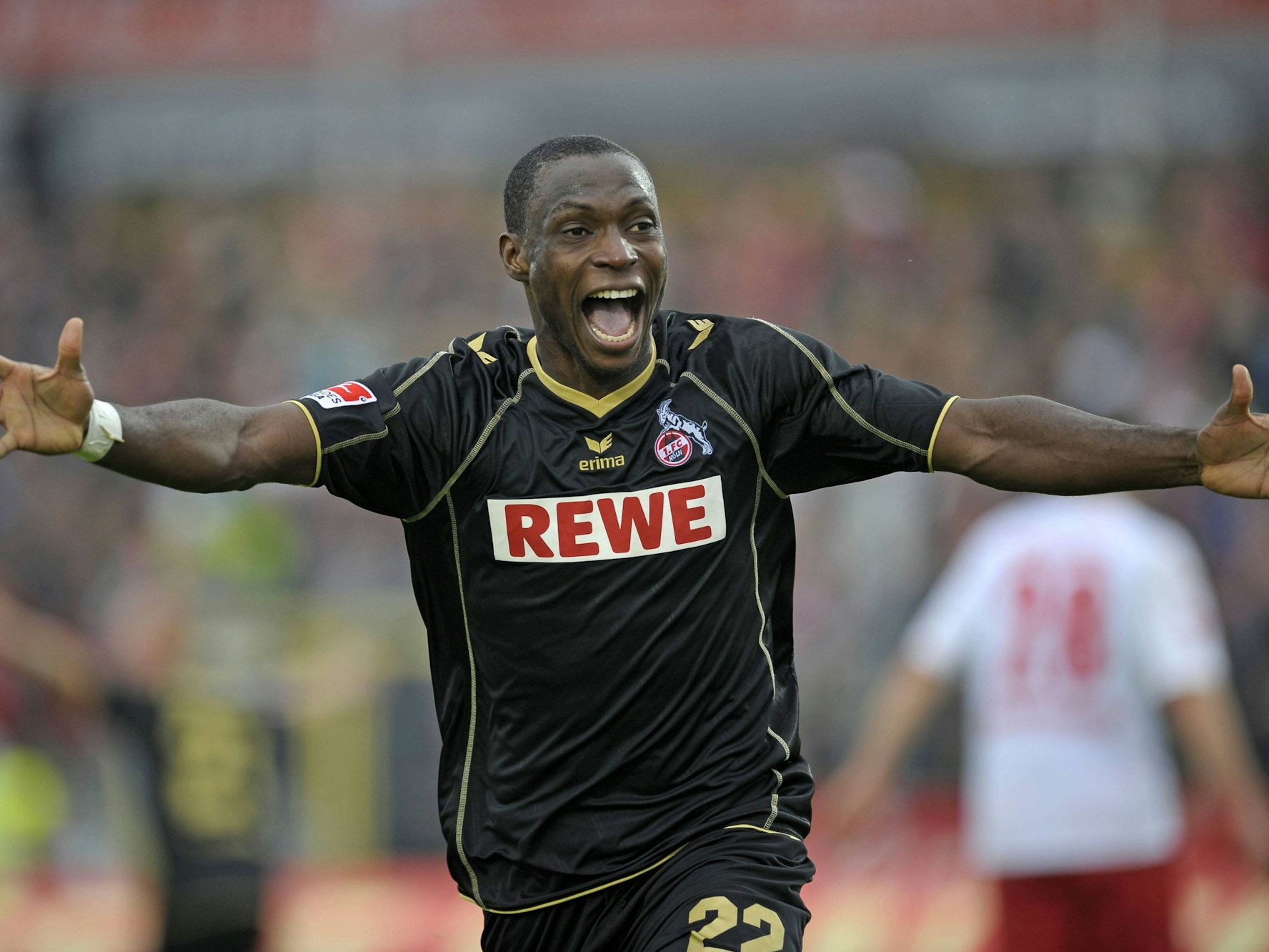 Anthony Ujah breitet die Arme zum Jubeln aus und reißt den Mund auf.