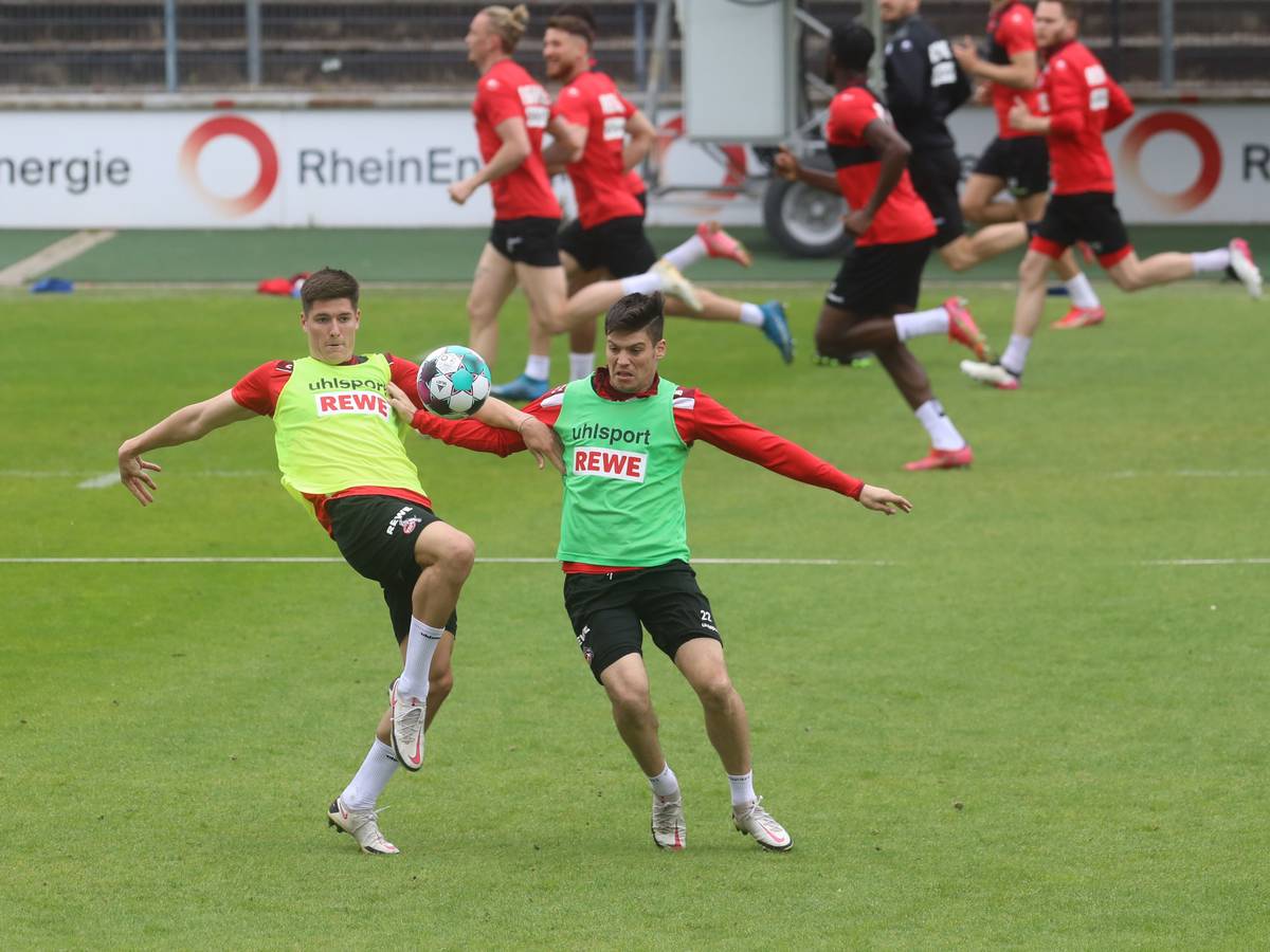 Sava Cestic im Zweikampf mit Jorge Meré