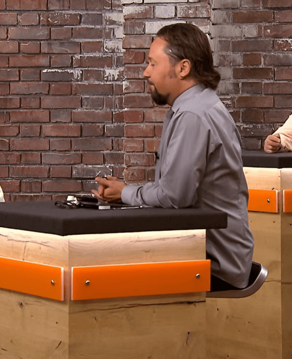 Der Screenshot zeigt die „Bares für Rares“-Händler Susanne Steiger, Wolfgang Pauritsch und Waldi Lehnjertz. Er wurde am 6. Januar 2022 aufgenommen.