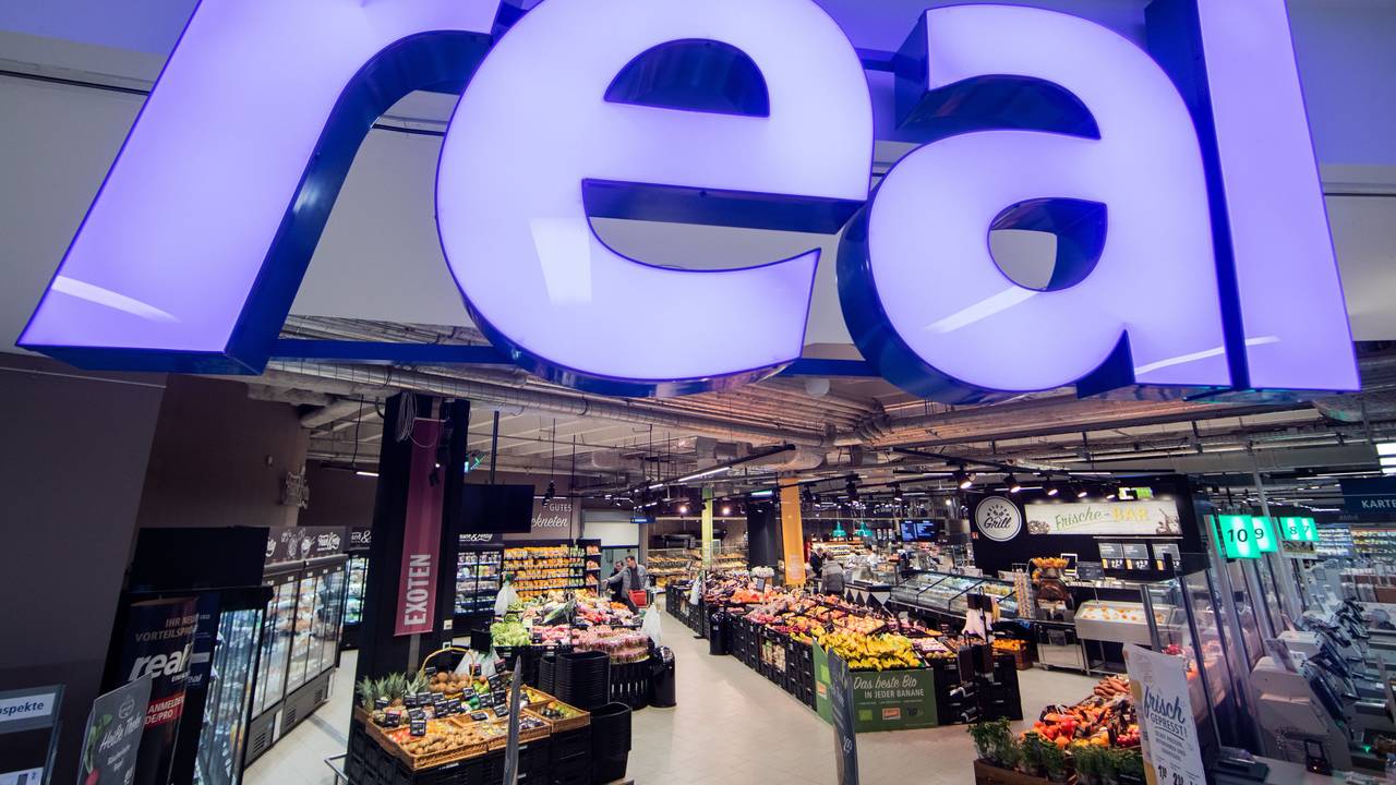 Die Supermarktkette Real verliert immer mehr Filialen: Jetzt werden noch neun große Standorte dicht gemacht. Der Blick in einen Real-Markt wurde am 11. Februar 2020 aufgenommen.