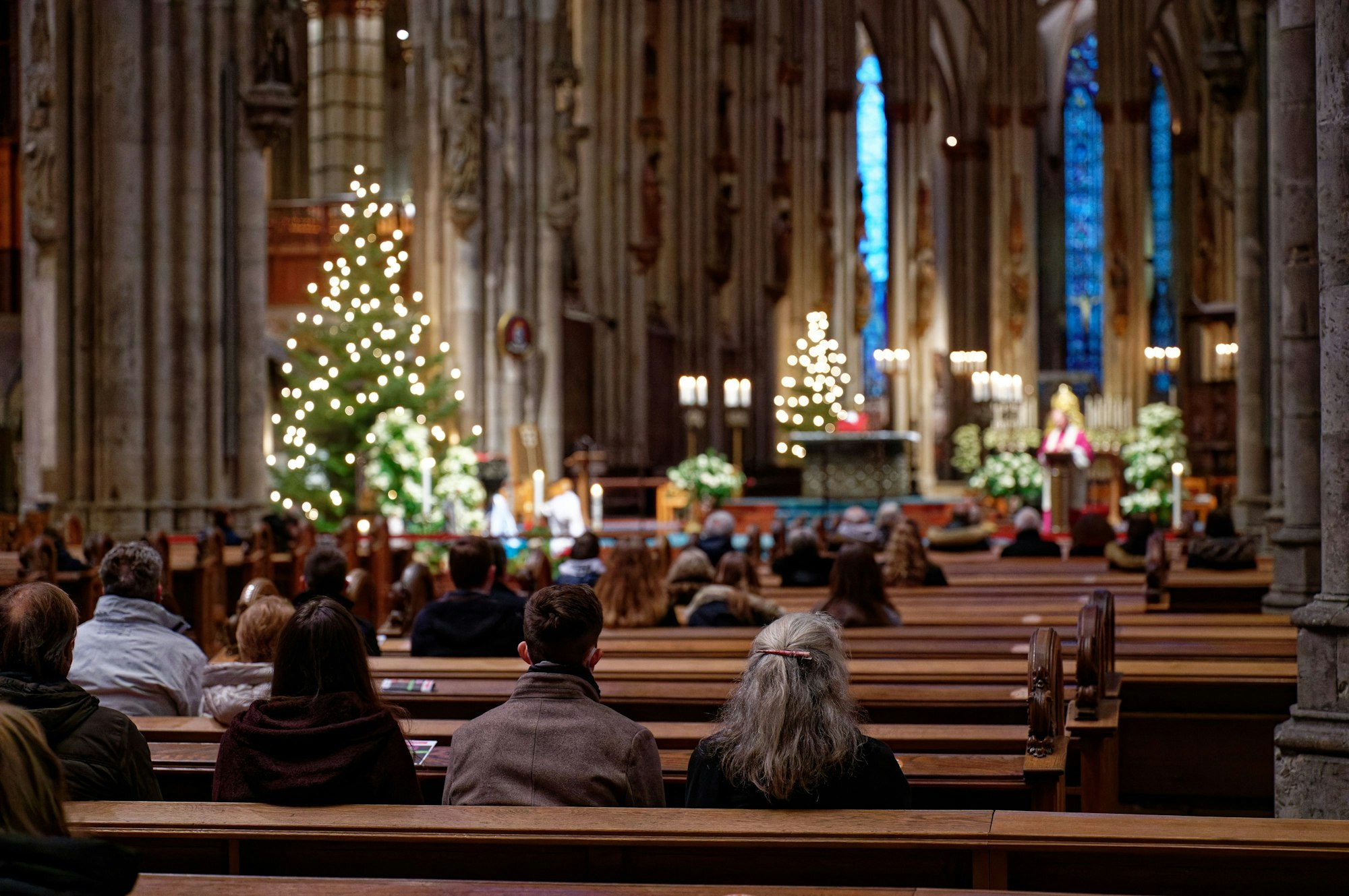 Ein Foto der Christvesper im Kölner Dom am 24. Dezember 2021.