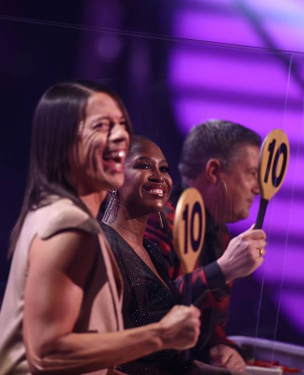 Jorge Gonzalez (l-r), Motsi Mabuse und Joachim Llambi, Jurymitglieder, bewerten einen Tanz in der RTL-Tanzshow „Let's Dance“.
