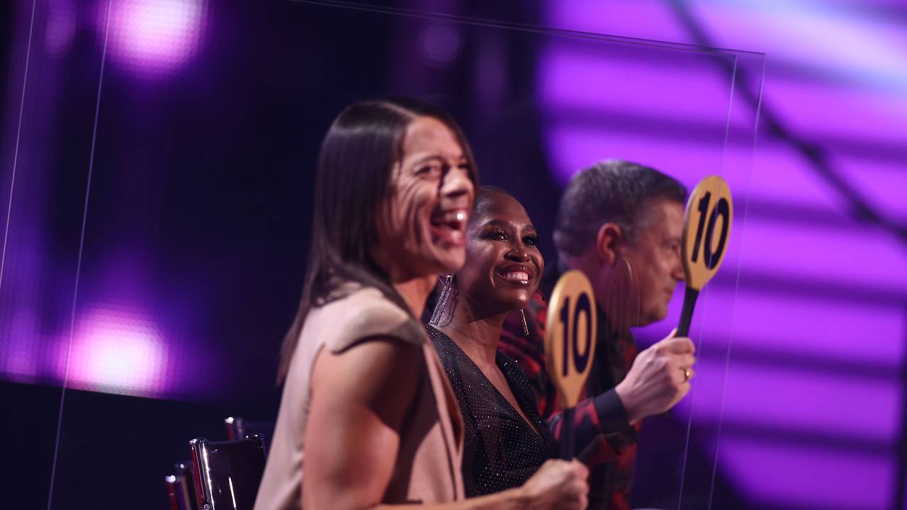 Jorge Gonzalez (l-r), Motsi Mabuse und Joachim Llambi, Jurymitglieder, bewerten einen Tanz in der RTL-Tanzshow „Let's Dance“.