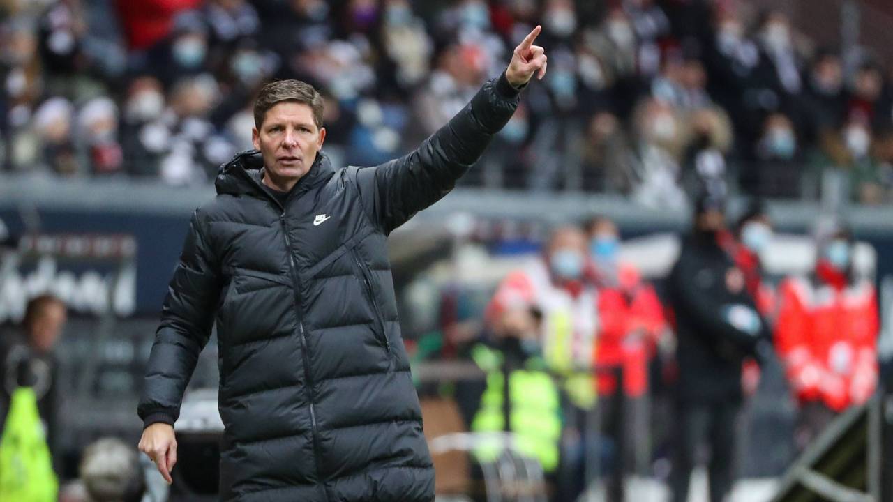 Oliver Glasner trainiert Eintracht Frankfurt gegen den FSV Mainz 05.