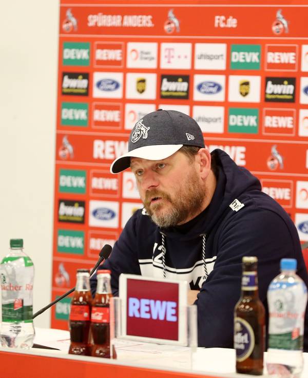 Steffen Baumgart auf der Pressekonferenz am 7. Januar 2022 vor dem Spiel gegen Hertha BSC.