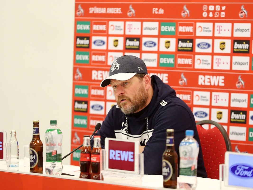 Steffen Baumgart auf der Pressekonferenz am 7. Januar 2022 vor dem Spiel gegen Hertha BSC.