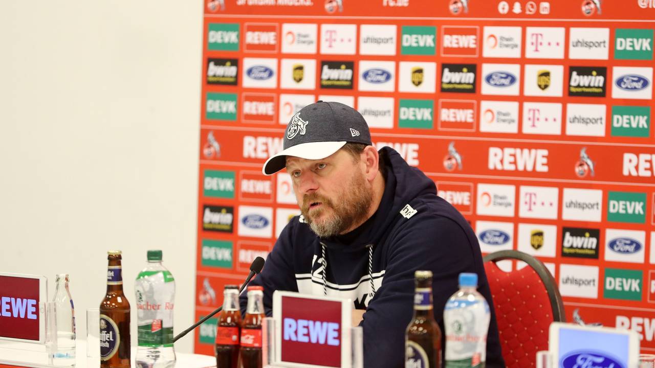 Steffen Baumgart auf der Pressekonferenz am 7. Januar 2022 vor dem Spiel gegen Hertha BSC.