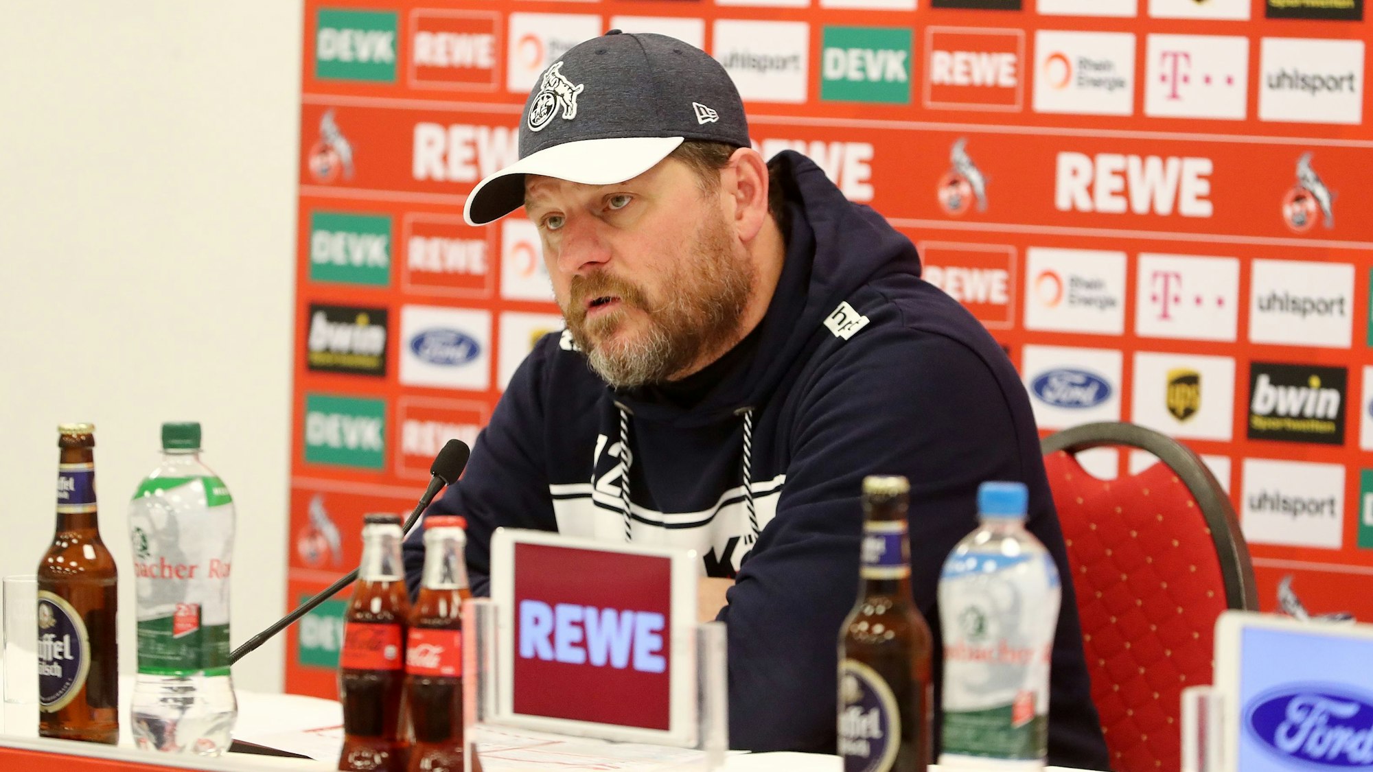Steffen Baumgart auf der Pressekonferenz am 7. Januar 2022 vor dem Spiel gegen Hertha BSC.