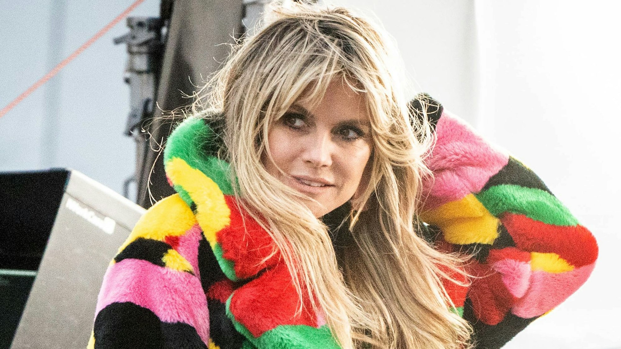 Das ehemalige Model und Moderatorin Heidi Klum steht bei den Dreharbeiten für eine neue Staffel «Germany's next Topmodel» am Set am Hotel Adlon. (zu dpa: ««Divers wie noch nie» - «Topmodel»-Staffel startet am 3. Februar») +++ dpa-Bildfunk +++