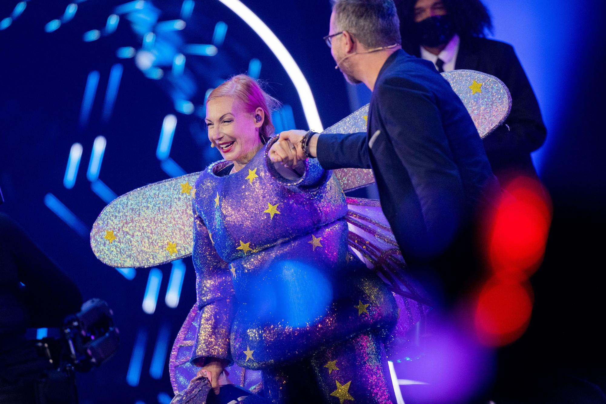 Ute Lemper, Musicaldarstellerin, Chansonsängerin und Schauspielerin, steht als Figur "Das Glühwürmchen" in der Prosieben-Show "The Masked Dancer" bei der 1. Folge auf der Bühne. Das Bild wurde am 6. Januar aufgenommen.