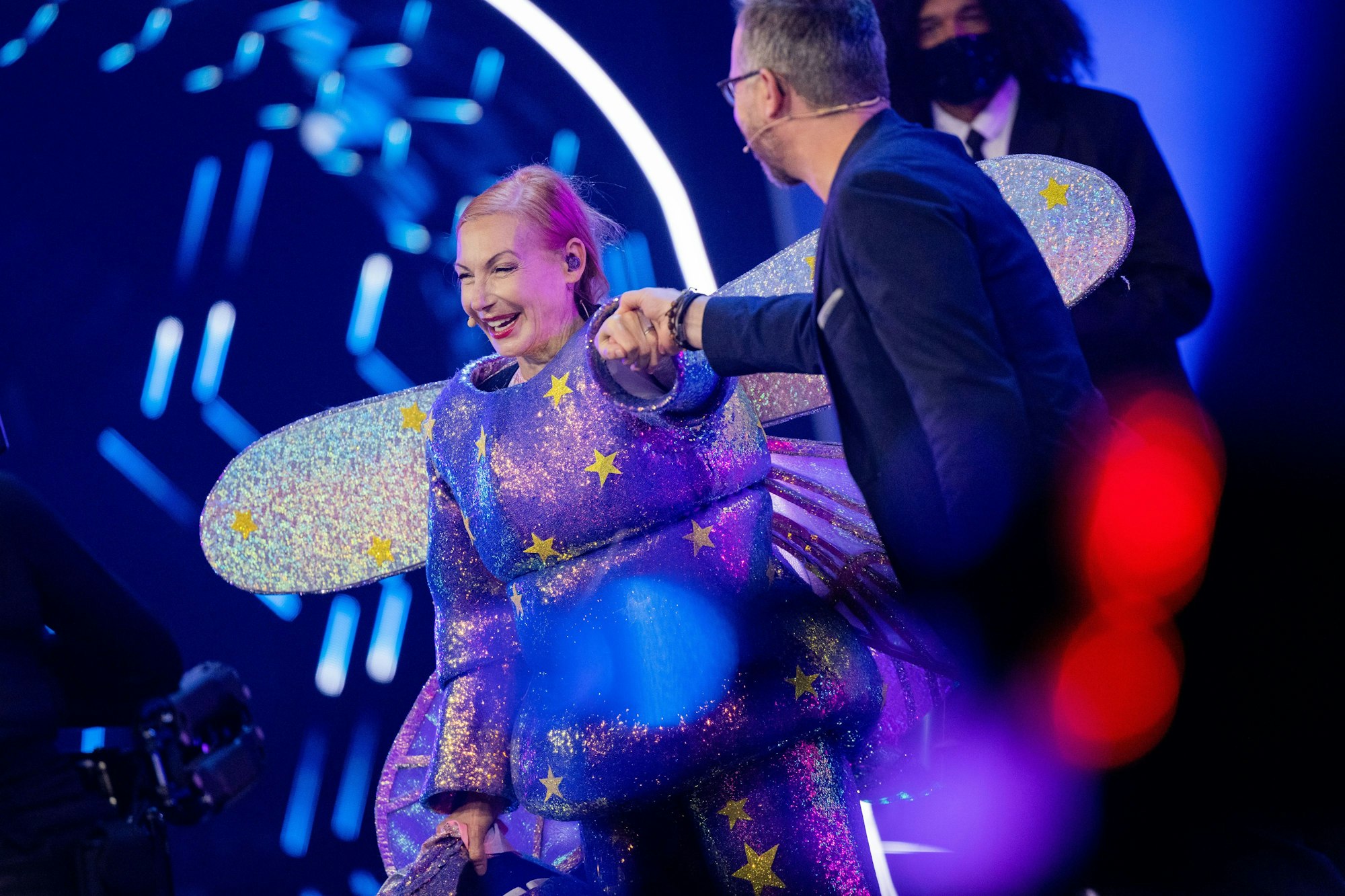 Ute Lemper, Musicaldarstellerin, Chansonsängerin und Schauspielerin, steht als Figur "Das Glühwürmchen" in der Prosieben-Show "The Masked Dancer" bei der 1. Folge auf der Bühne. Das Bild wurde am 6. Januar aufgenommen.