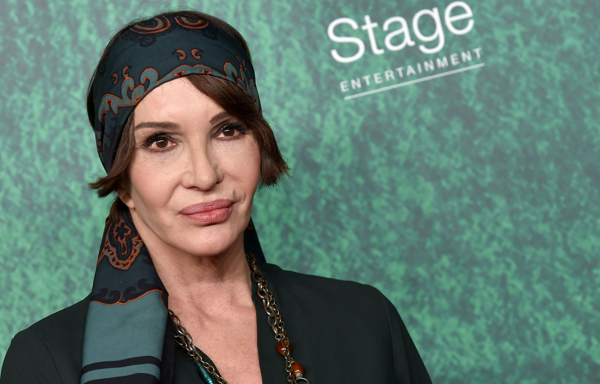 Die Schauspielerin Anouschka Renzi kommt zur Premiere des Musicals „Die fabelhafte Welt der Amelie“.