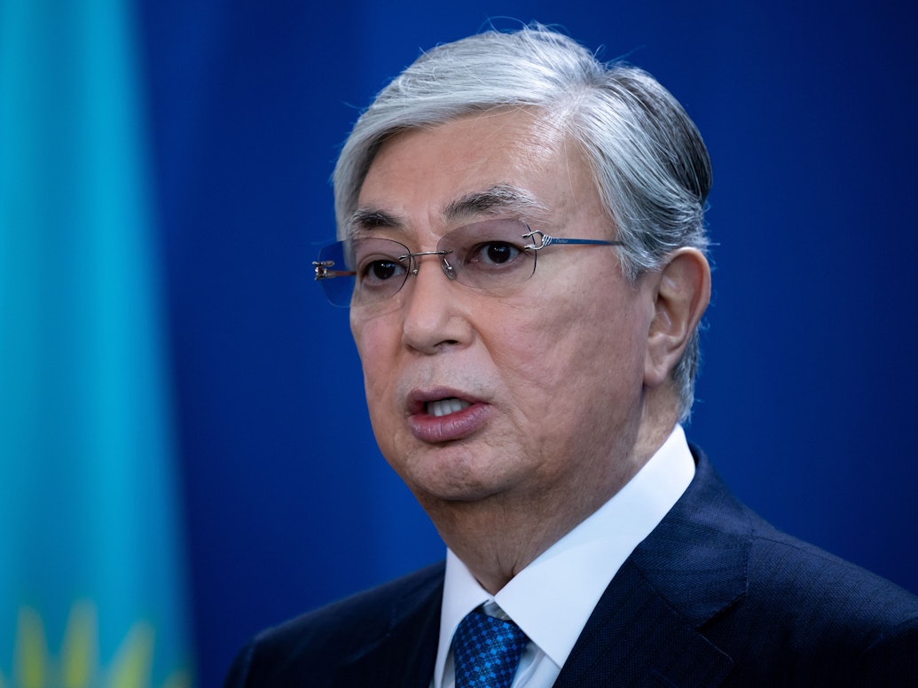 Präsident von Kasachstan: Kassim-Schomart Tokajew hat am 7. Januar 2022 einen Schießbefehl erteilt. Er will Demonstranten also abschießen lassen. Es gab vorher schon Dutzende Tote. Unser Foto zeigt Tokajew 2019.