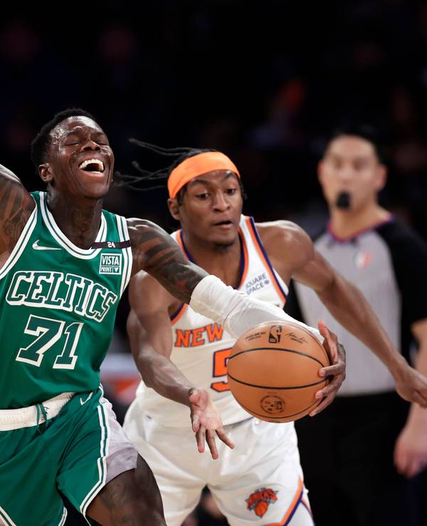 Dennis Schröder spielt mit den Boston Celtics gegen die New York Knicks.
