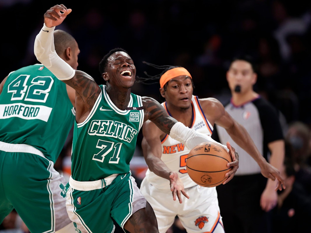 Dennis Schröder spielt mit den Boston Celtics gegen die New York Knicks.