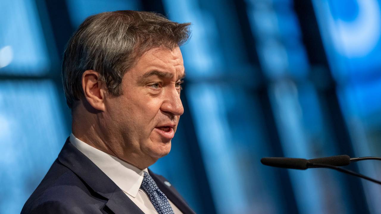 Markus Söder, CSU-Parteivorsitzender und Ministerpräsident von Bayern, gibt nach der Präsidiumssitzung von CDU und CSU zur Beratung über die Wahl des Bundespräsidenten ein Statement in der Parteizentrale der CSU ab.