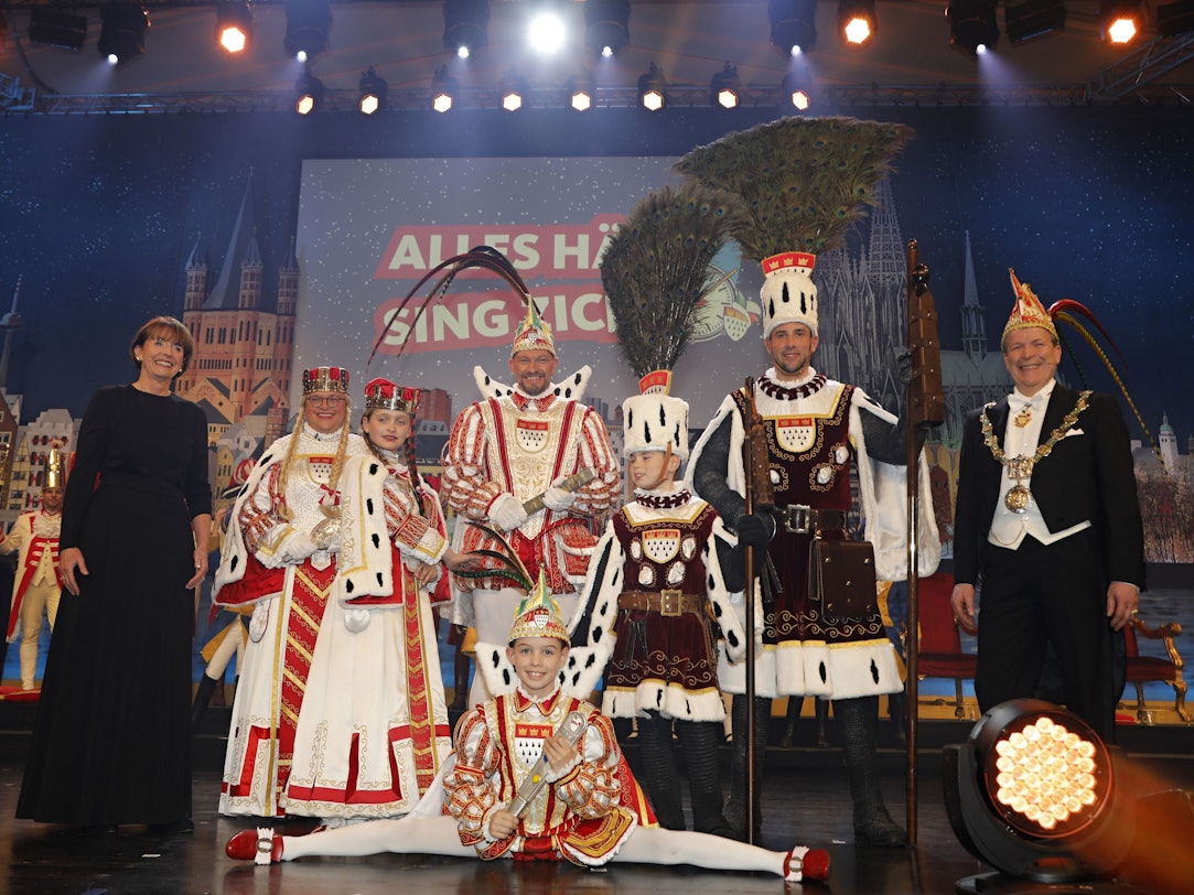 Das große und kleine Kölner Dreigestirn mit Henriette Reker und Christoph Kuckelkorn.