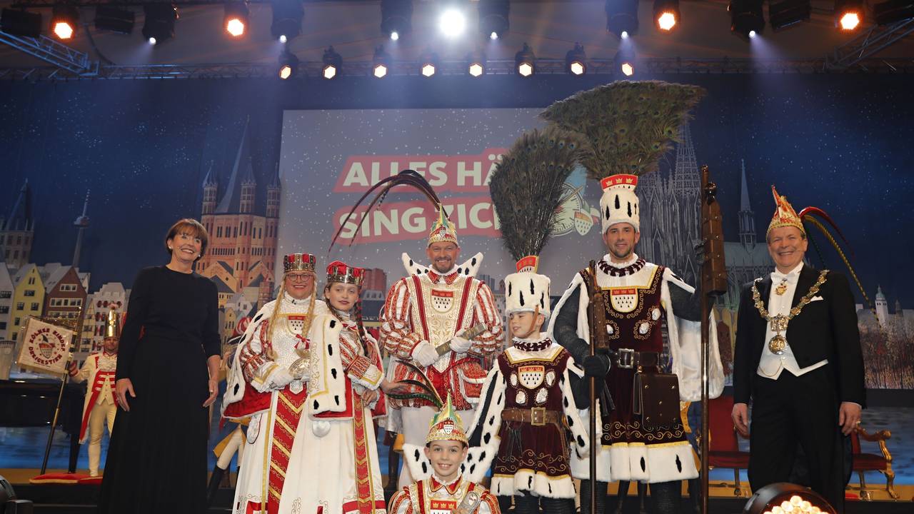 Das große und kleine Kölner Dreigestirn mit Henriette Reker und Christoph Kuckelkorn.