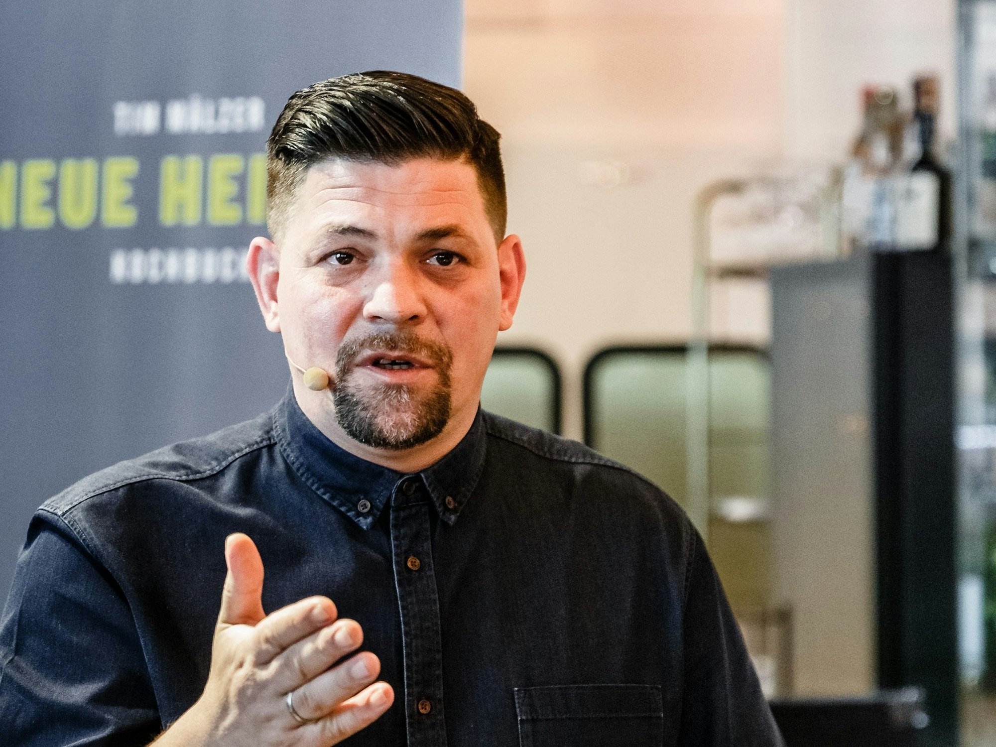 Tim Mälzer: Die Pandemie geht auch an seinen Geschäften nicht spurlos vorbei. Nun schließt er eines seiner Restaurants in Hamburg. Unser Foto wurde 2018 gemacht.