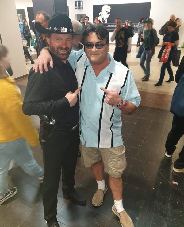 Pedro Martinez als Charlie Sheen und ein Chuck-Norris-Doppelgänger