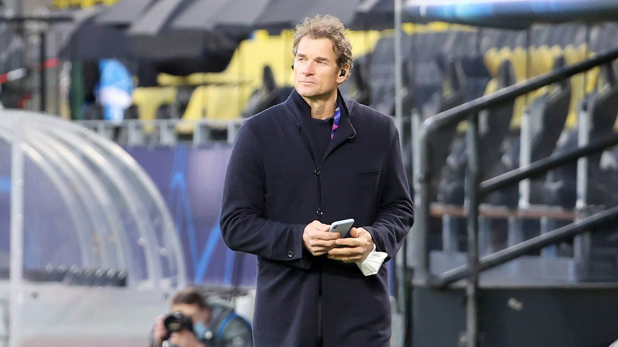 Jens Lehmann besucht das Champions-League-Spiel Borussia Dortmund gegen Manchester City.
