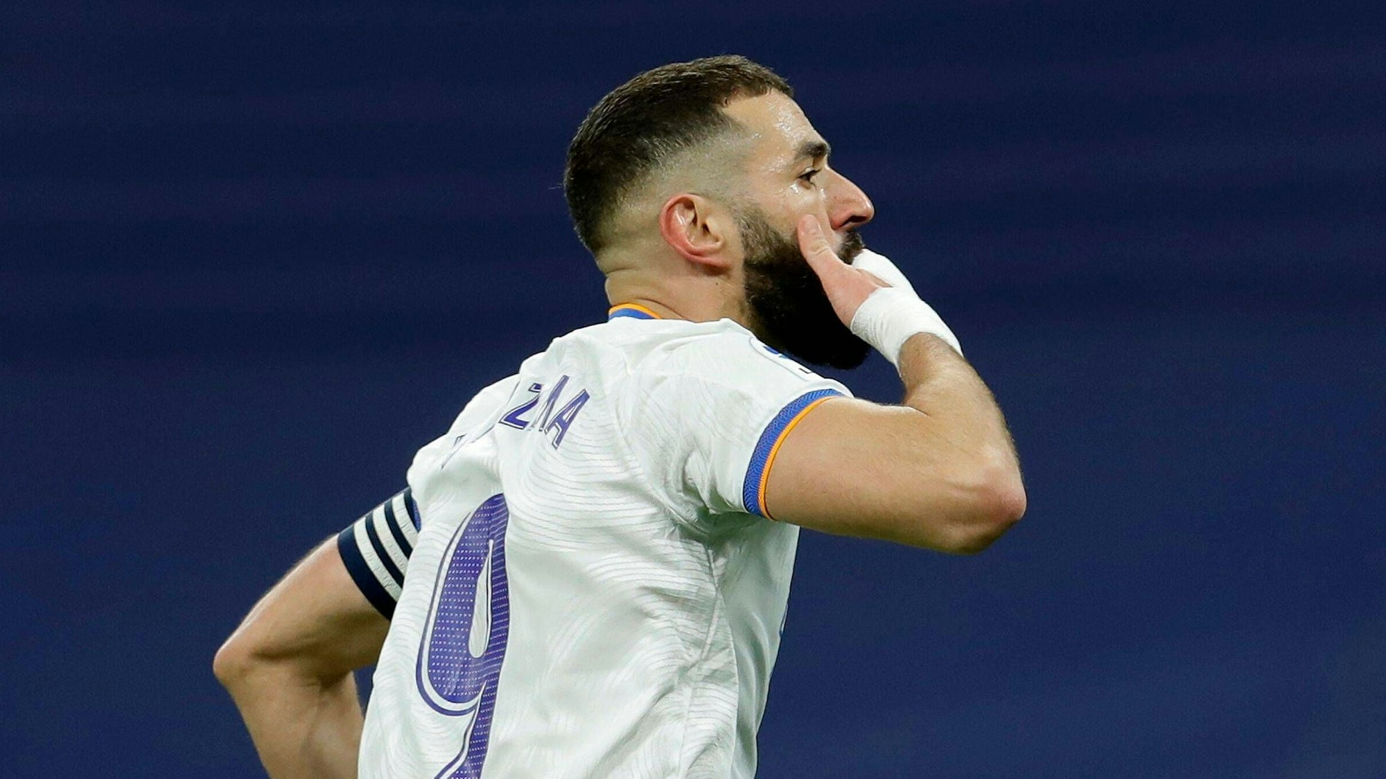 Karim Benzema jubelt über sein Tor gegen den FC Valencia