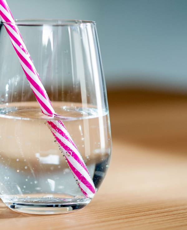 Rückruf: Mineralwasser von Volvic hat Verunreinigungen mit Reinigungsmittel aufgewiesen und soll nicht getrunken werden.