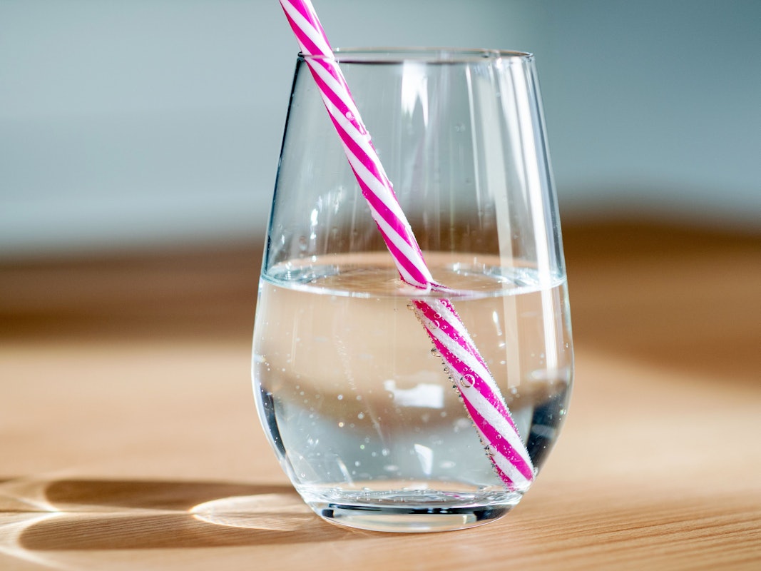 Rückruf: Mineralwasser von Volvic hat Verunreinigungen mit Reinigungsmittel aufgewiesen und soll nicht getrunken werden.