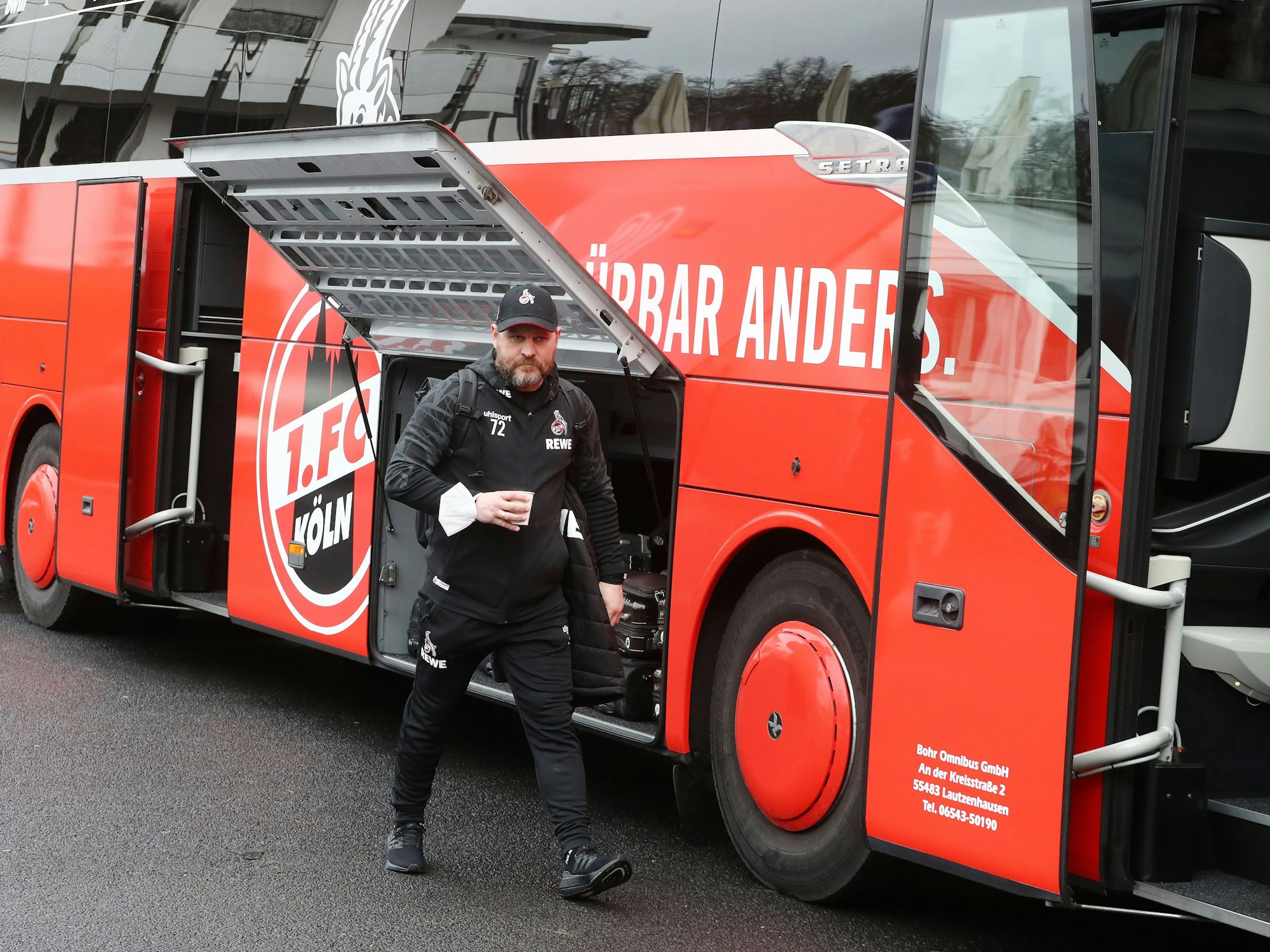 1. FC Köln, Abfahrt zum Auswärtsspiel in Berlin, Steffen Baumgart (1. FC Köln), 08.01.2022, Bild: Herbert Bucco