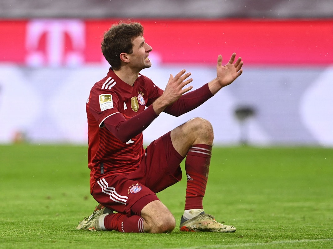 Thomas Müller lamentiert während der Partie gegen Mönchengladbach.