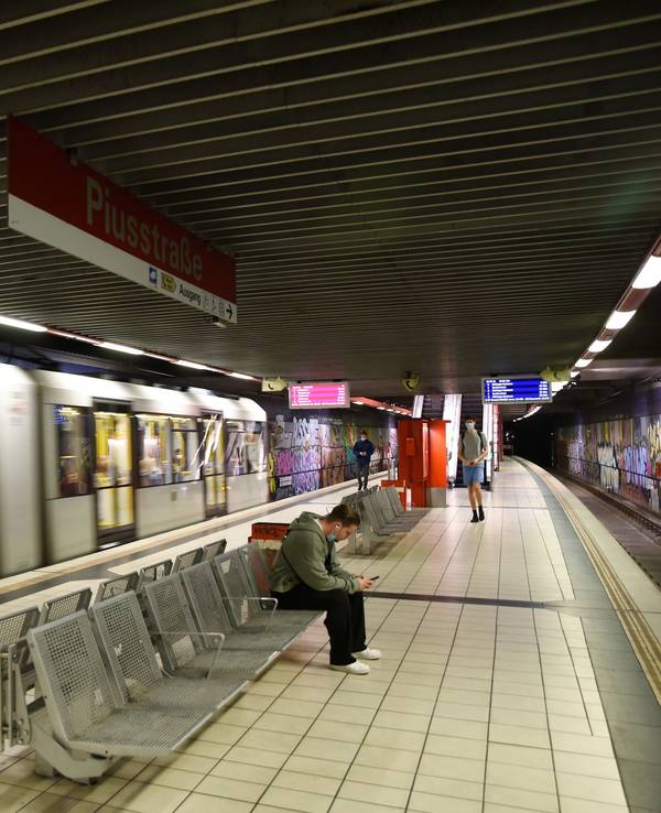 Unfall an der KVB U-Bahn Haltestelle Piusstraße in Ehrenfeld.