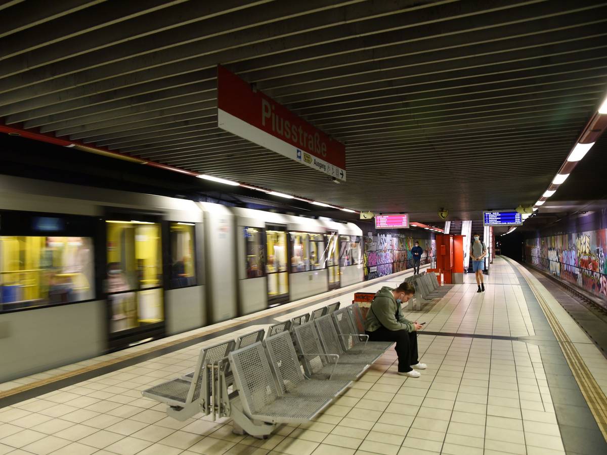 Unfall an der KVB U-Bahn Haltestelle Piusstraße in Ehrenfeld.