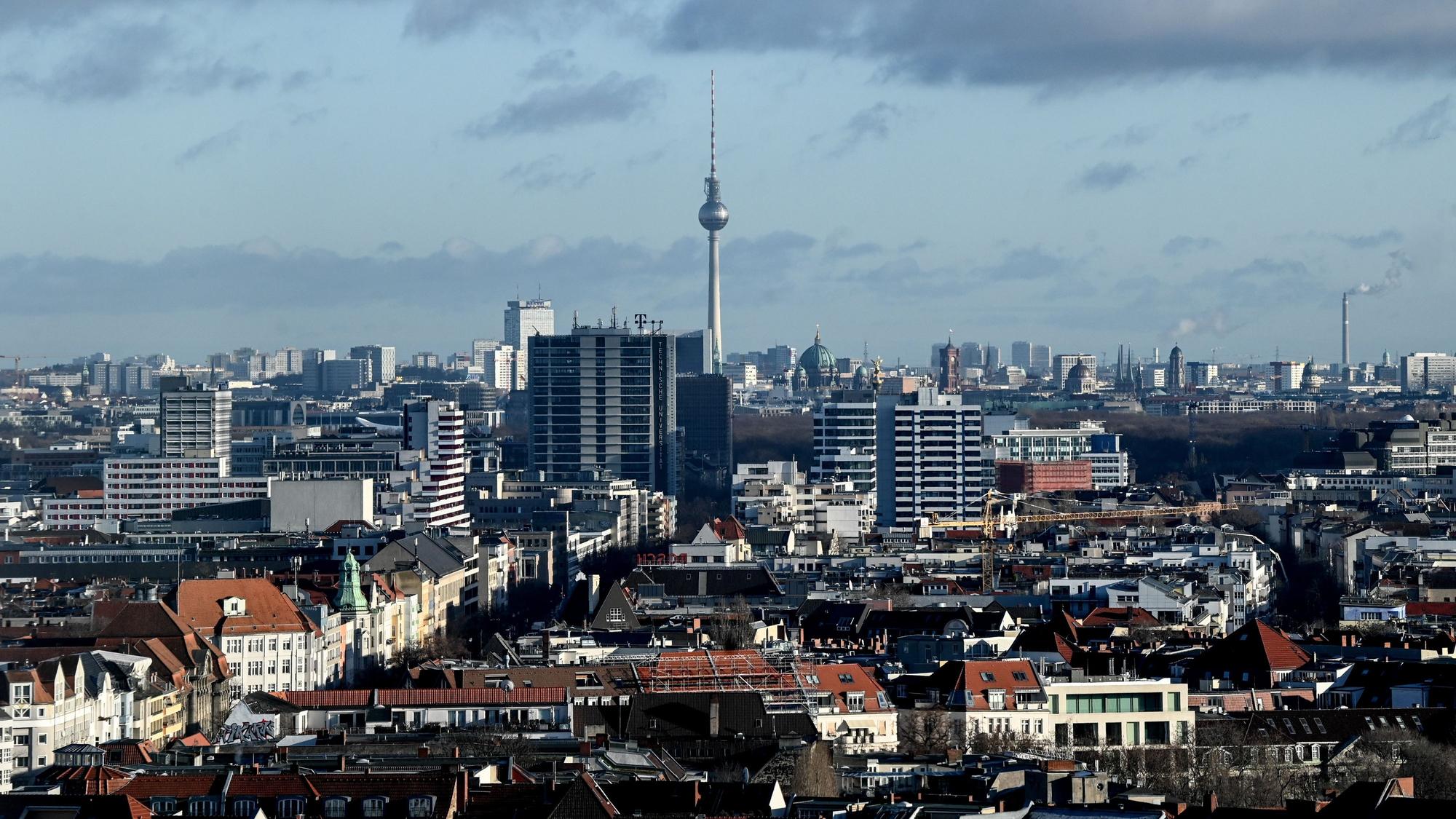 Berlin: Wegen eines großen Stromausfalls stehen nun Tausende am 9. Januar 2022 auch ohne Heizung und Warmwasser da. Unser Bild zeigt die Stadt im Dezember 2021.