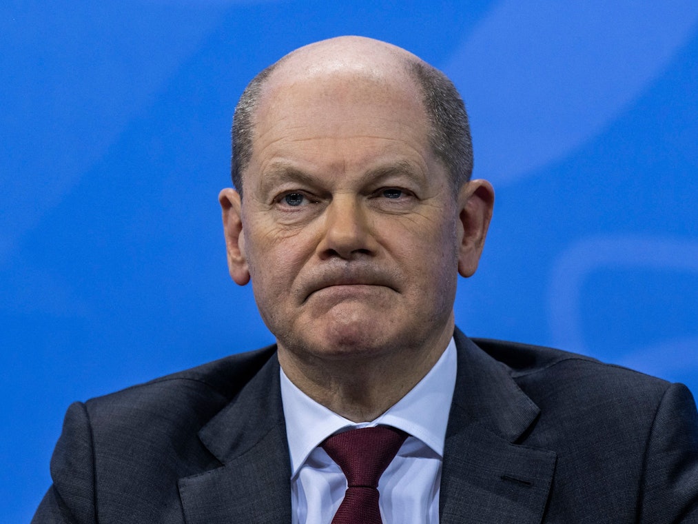 Bundeskanzler Olaf Scholz (SPD, hier während der Pressekonferenz nach dem Treffen der Ministerpräsidenten am 7. Januar) wird ein wichtiges Versprechen nicht halten können.