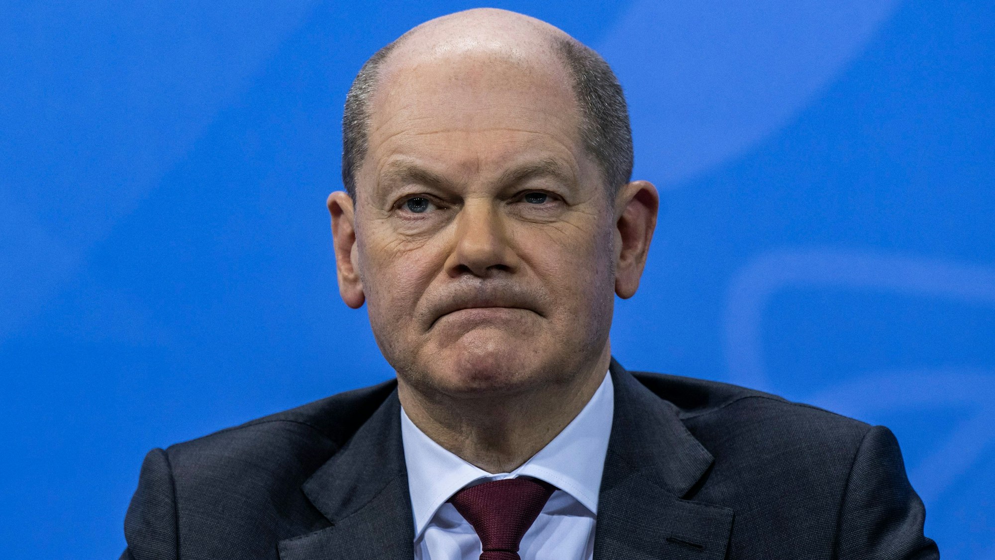 Bundeskanzler Olaf Scholz (SPD, hier während der Pressekonferenz nach dem Treffen der Ministerpräsidenten am 7. Januar) wird ein wichtiges Versprechen nicht halten können.