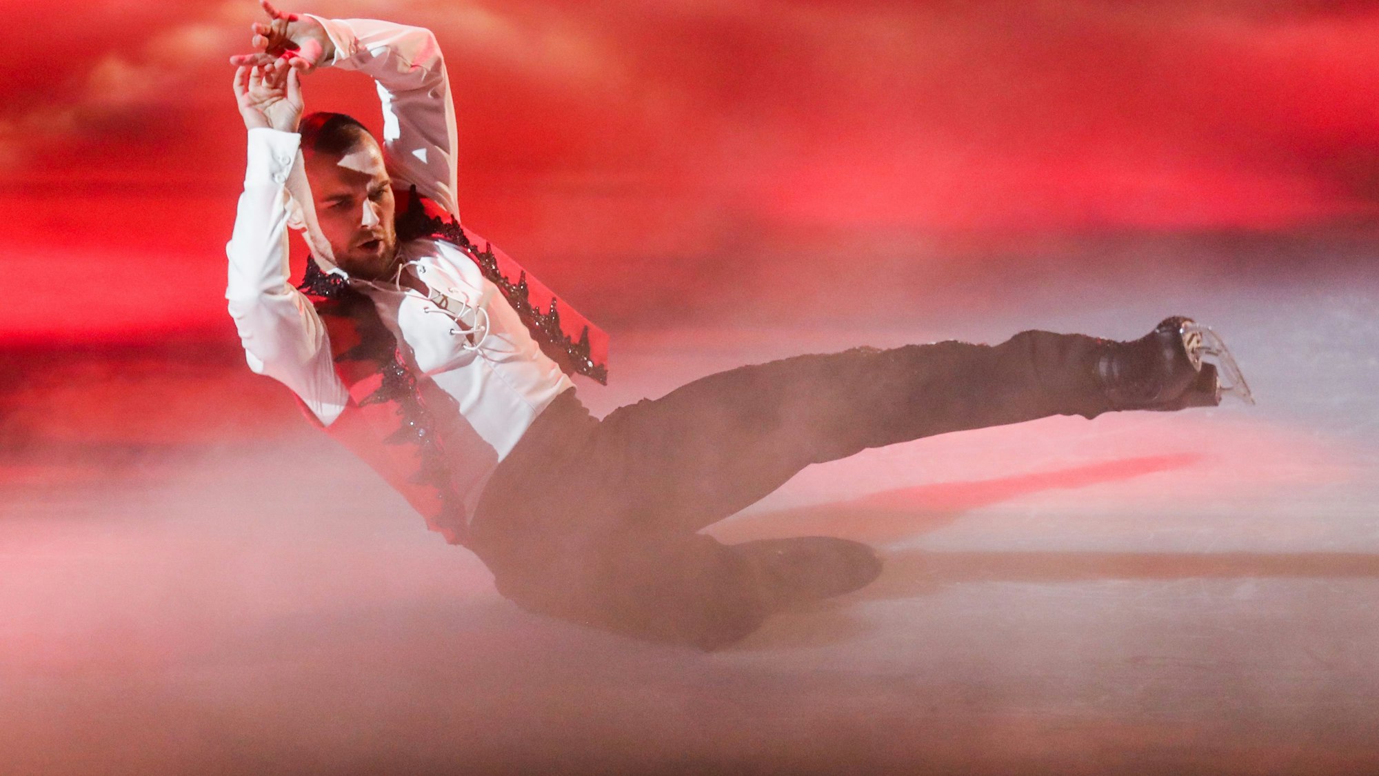 Eric Stehfest, Schauspieler (hier auf einem Archivbild von 2019 bei „Dancing on Ice“) zieht 2022 ins Dschungelcamp.