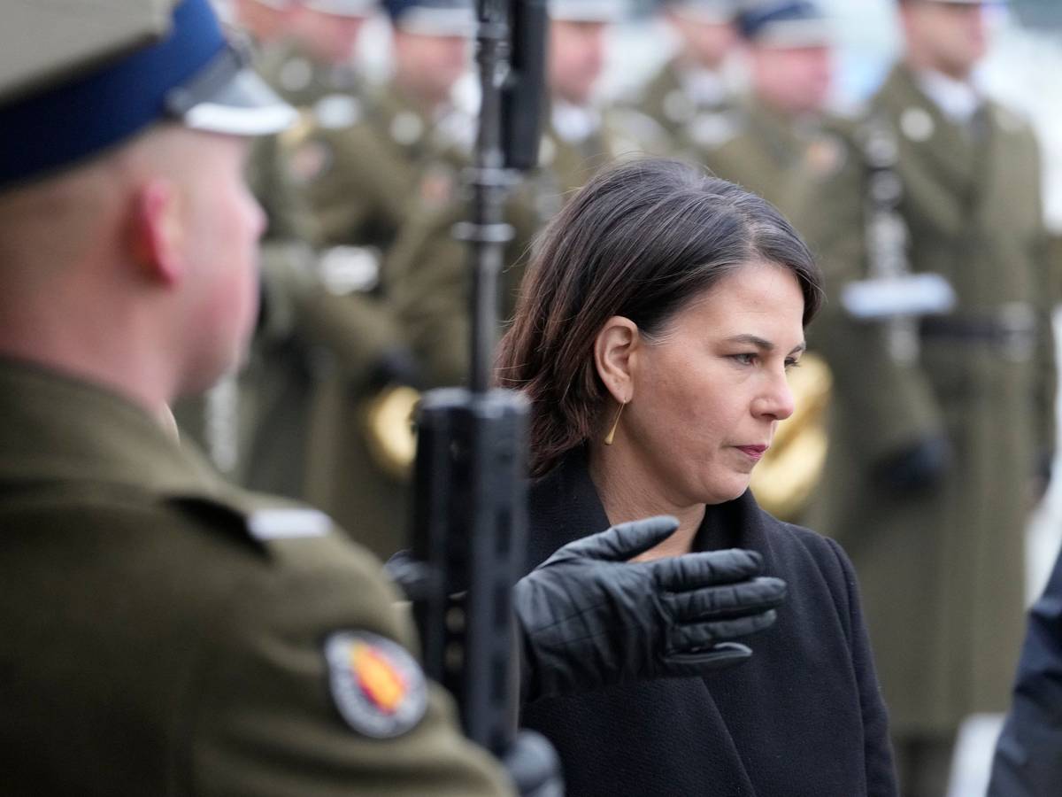 Die Krise in der Ukraine ist eine riesige Herausforderung für Außenministerin Annalena Baerbock (hier am 10. Dezember in Polen). Für sie ist klar: „Dialog muss auf Grundlage der Kernprinzipien der europäischen Sicherheitsordnung stattfinden.“ Man habe sich nun zu den anstehenden Dialogformaten mit Russland abgestimmt.
