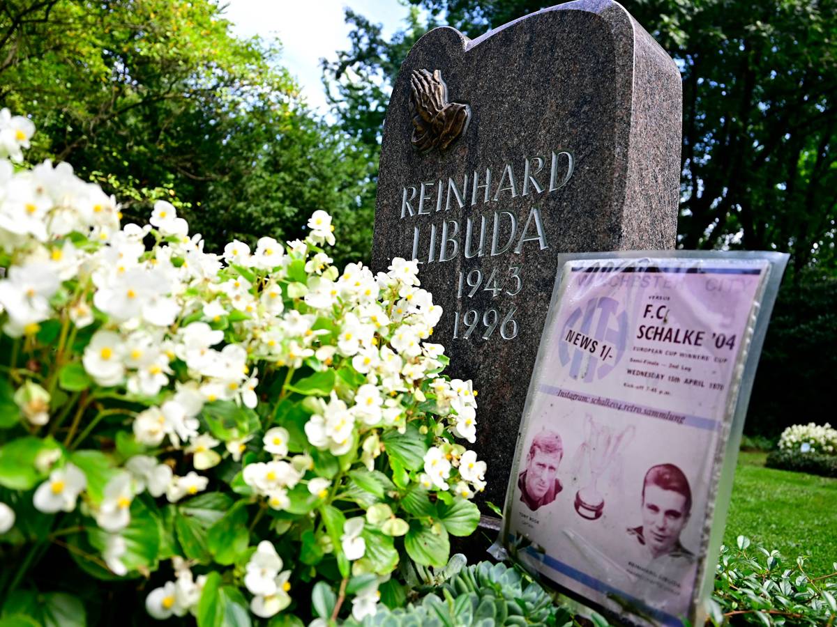 Das Grab von Reinhard Libuda an seinem Todestag am 25. August 2021