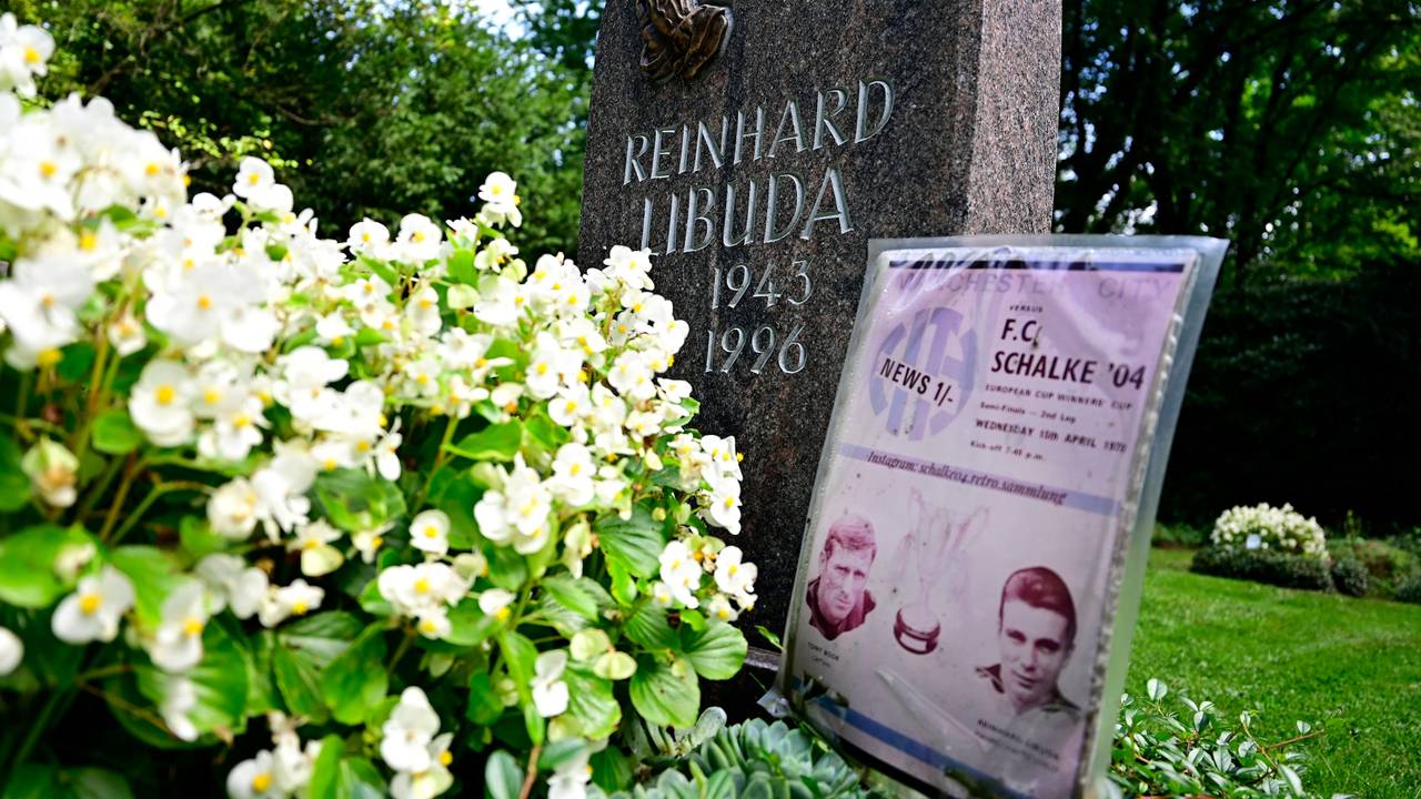 Das Grab von Reinhard Libuda an seinem Todestag am 25. August 2021