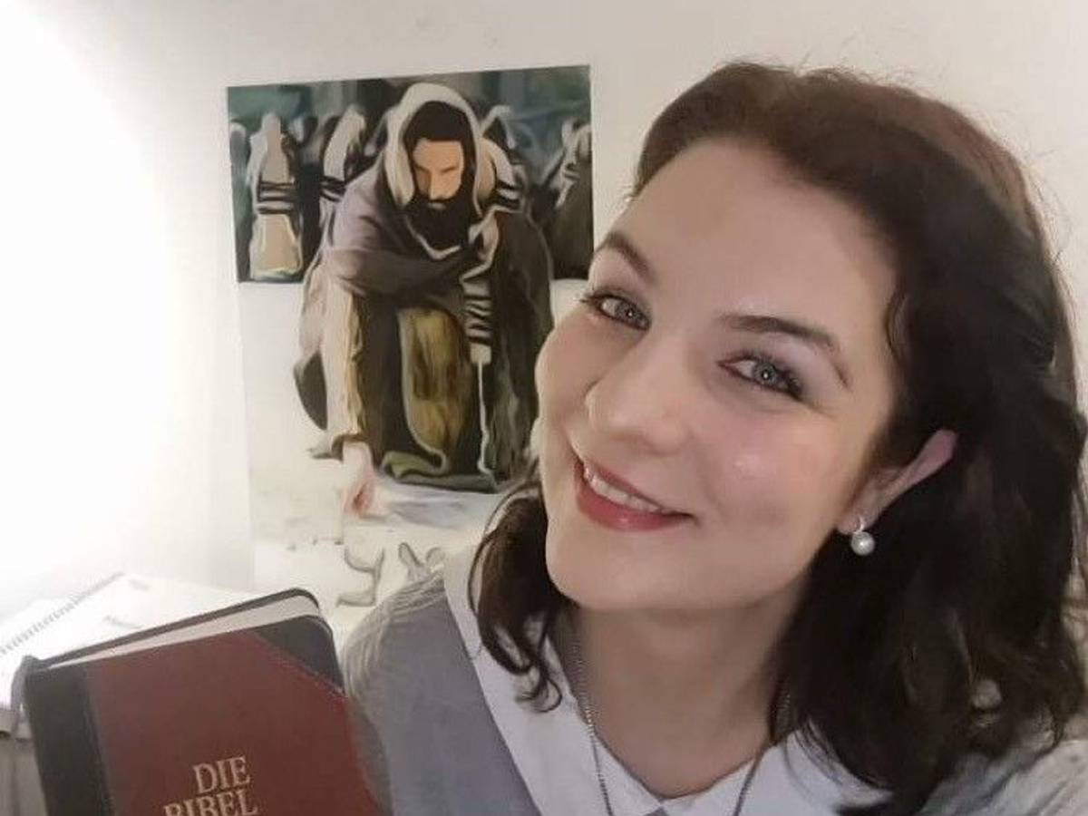 Die Kölnerin engagiert sich online für den Glauben an Jesus Christus.