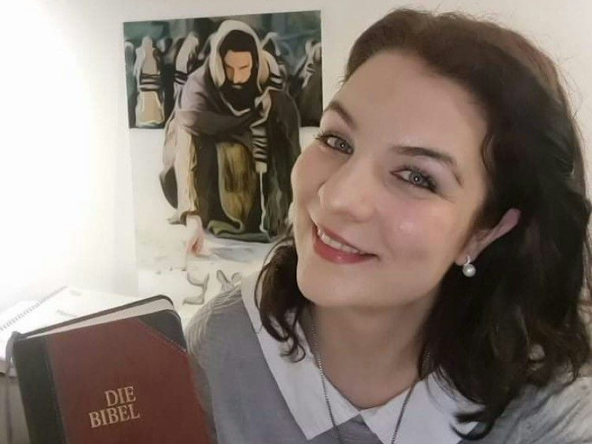 Die Kölnerin engagiert sich online für den Glauben an Jesus Christus.