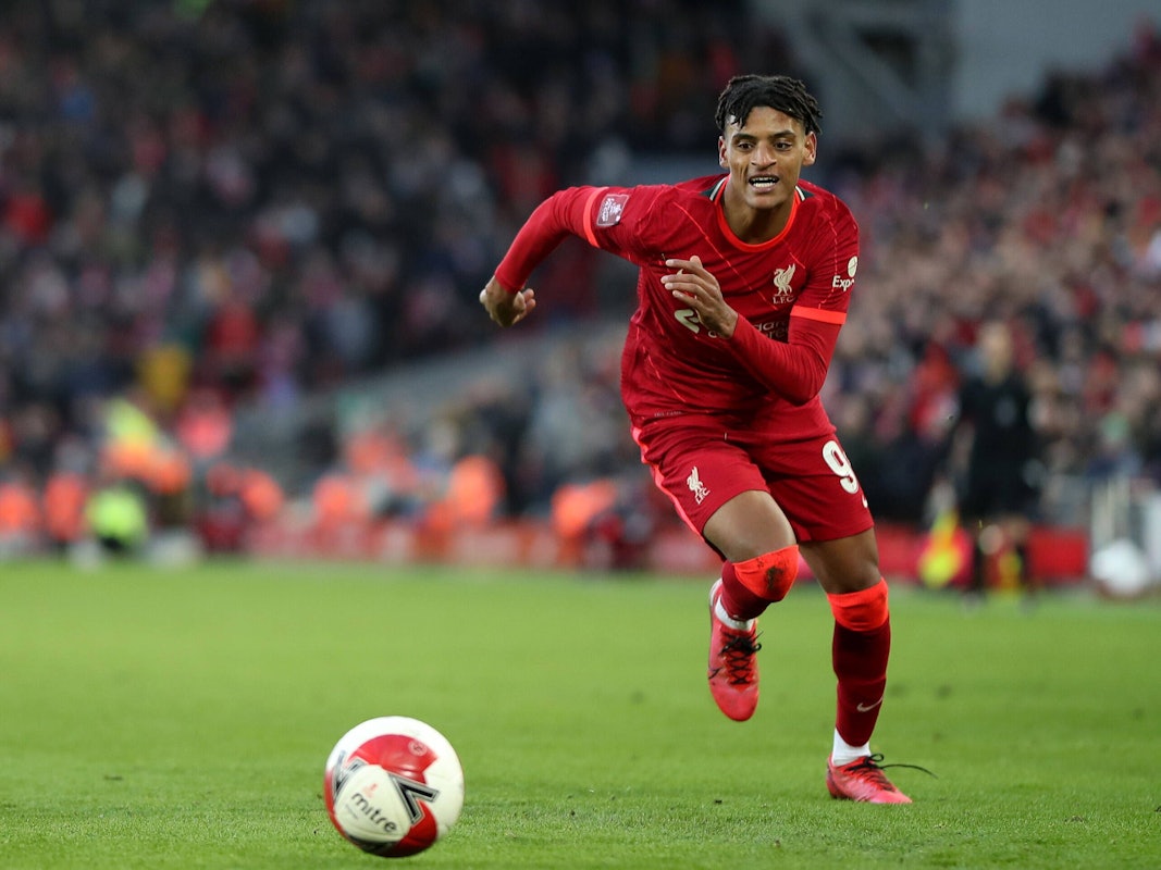 Melkamu Frauendorf rennt dem Ball hinterher.