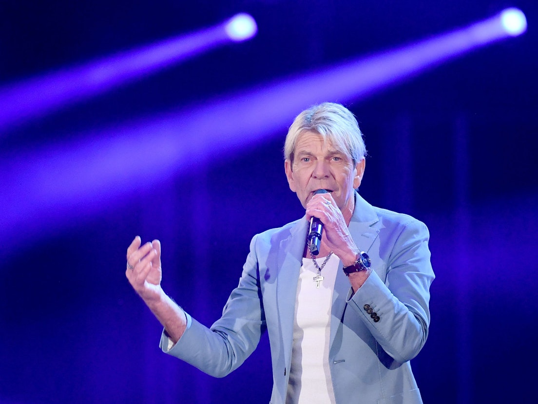 Matthias Reim steht bei der Show „Schlagerchampions – Das große Fest der Besten“ auf der Bühne.