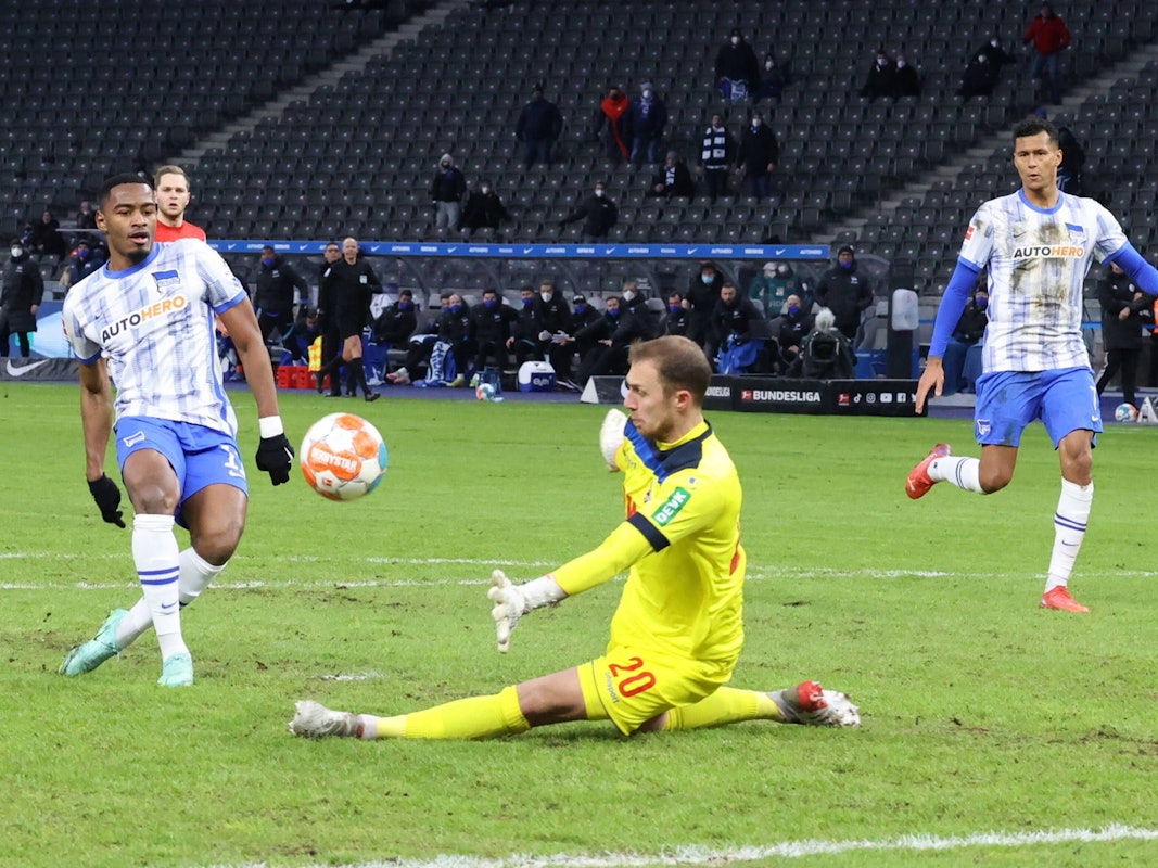 Marvin Schwäbe spielt für den 1. FC Köln gegen Hertha BSC.