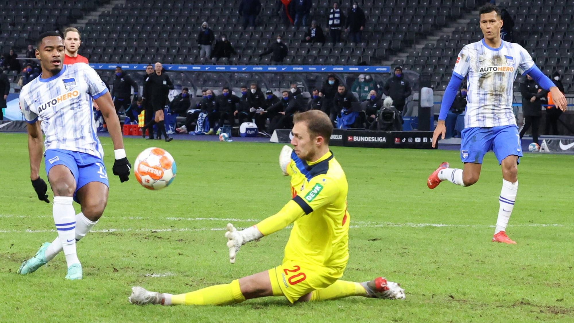 Marvin Schwäbe spielt für den 1. FC Köln gegen Hertha BSC.