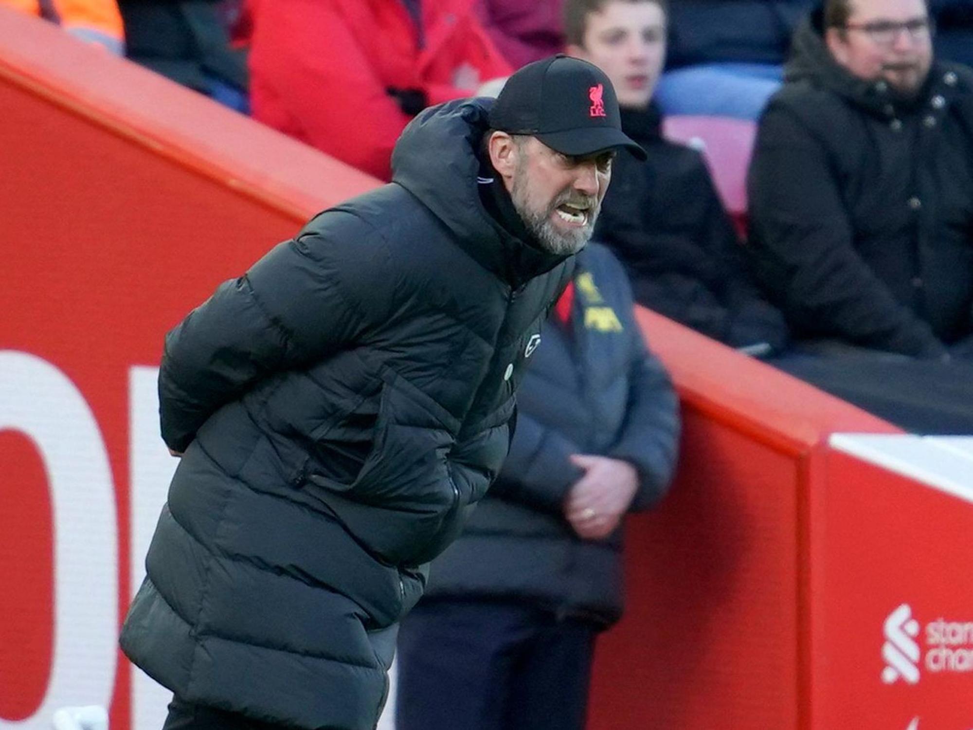 Jürgen Klopp gibt seinem Team lautstark Anweisungen.