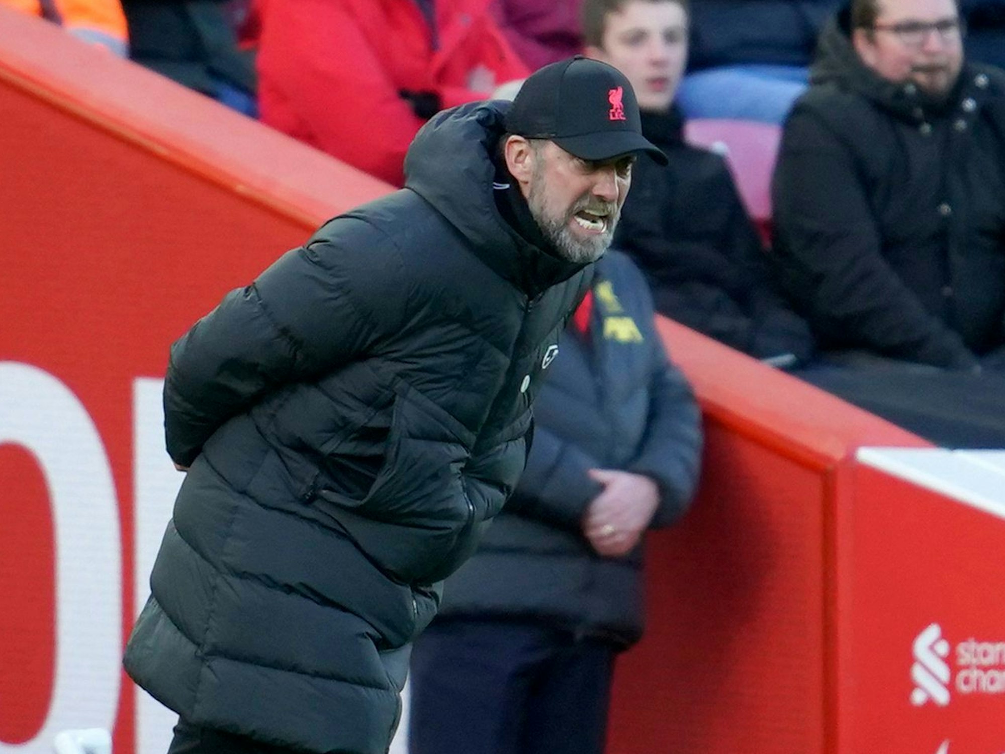 Jürgen Klopp gibt seinem Team lautstark Anweisungen.