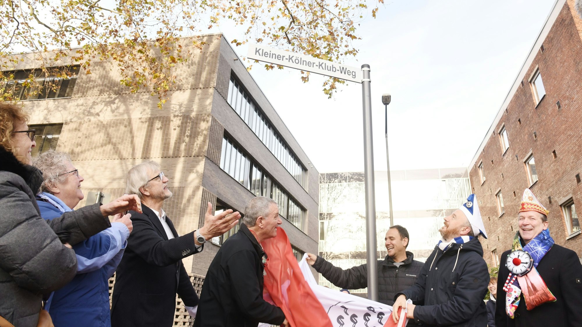 Enthüllung des Straßenschildes Kleiner-Kölner-Klub-Weg